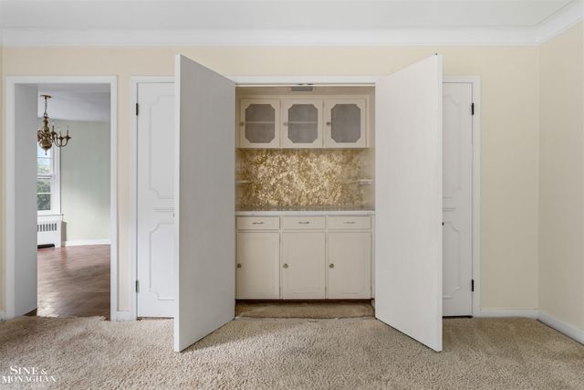 41 Beacon Hill Road, Grosse Pointe Farms, MI 48236