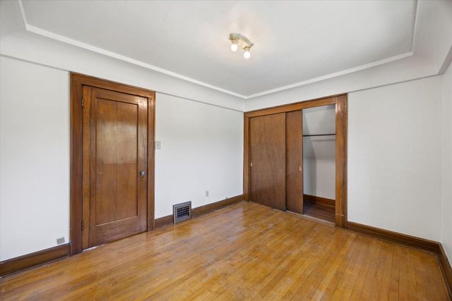 3265 S Swain COURT, Milwaukee, WI 53207