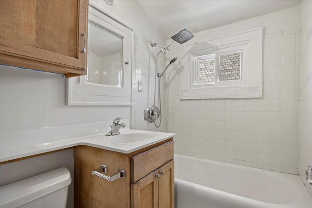 3265 S Swain COURT, Milwaukee, WI 53207