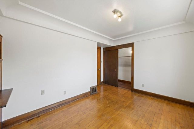 3265 S Swain COURT, Milwaukee, WI 53207