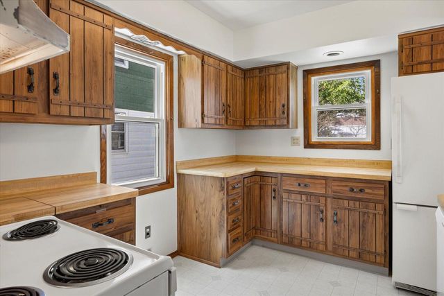 3265 S Swain COURT, Milwaukee, WI 53207