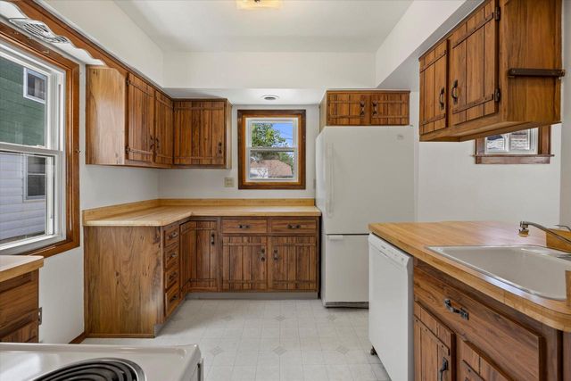 3265 S Swain COURT, Milwaukee, WI 53207
