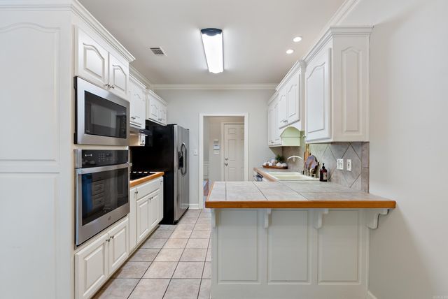 116 Orleans Drive, Maumelle, AR 72113