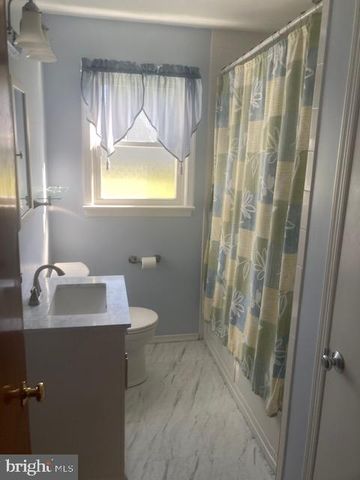 7 MCCLELLAN AVE, Hamilton, NJ 08610