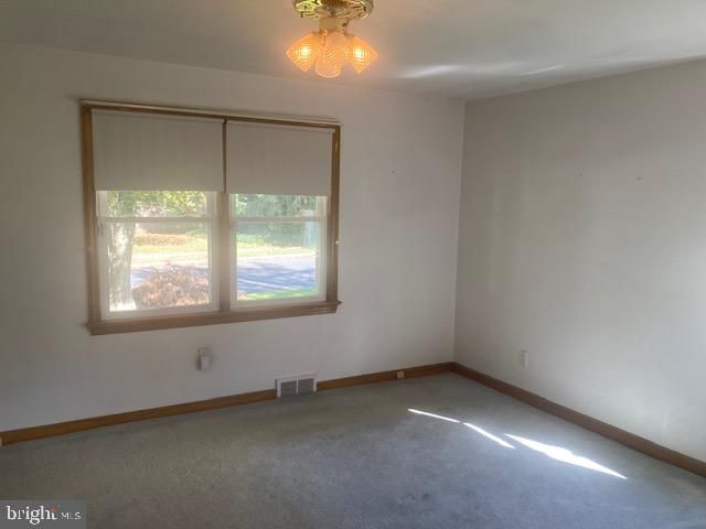 7 MCCLELLAN AVE, Hamilton, NJ 08610