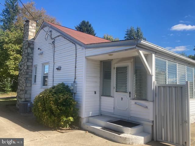 7 MCCLELLAN AVE, Hamilton, NJ 08610