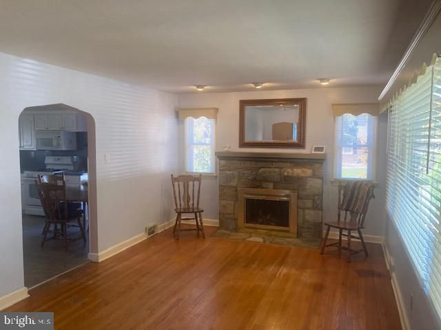 7 MCCLELLAN AVE, Hamilton, NJ 08610