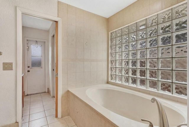 1280 NW 114th Avenue, Coral Springs, FL 33071