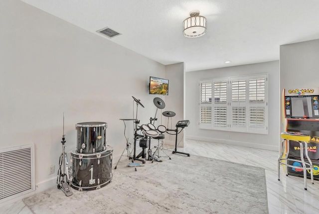 1280 NW 114th Avenue, Coral Springs, FL 33071