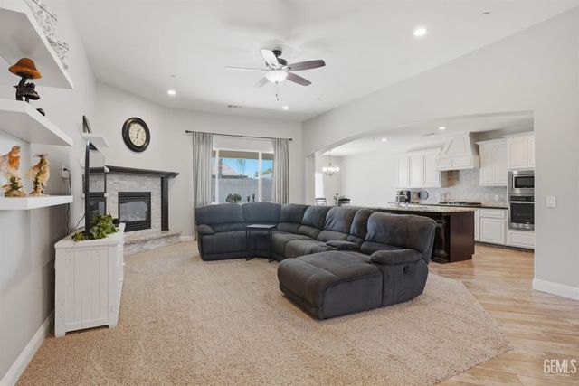 15119 Cotton Blossom Avenue, Bakersfield, CA 93314