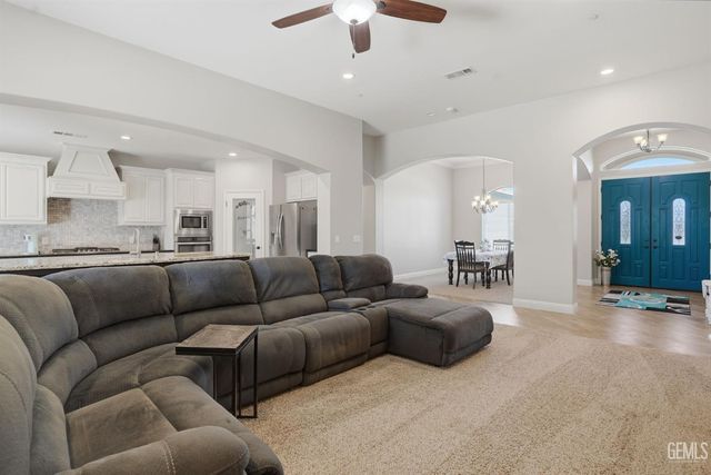 15119 Cotton Blossom Avenue, Bakersfield, CA 93314