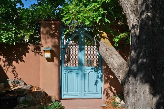 415 Camino Delora, Santa Fe, NM 87505