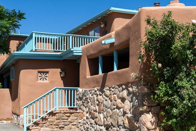 415 Camino Delora, Santa Fe, NM 87505