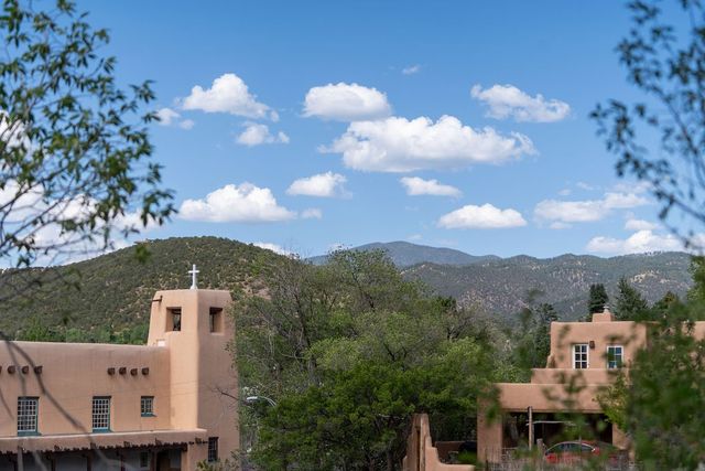 415 Camino Delora, Santa Fe, NM 87505