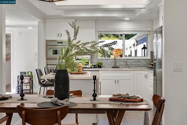 692 Silver Lake Dr, Danville, CA 94526