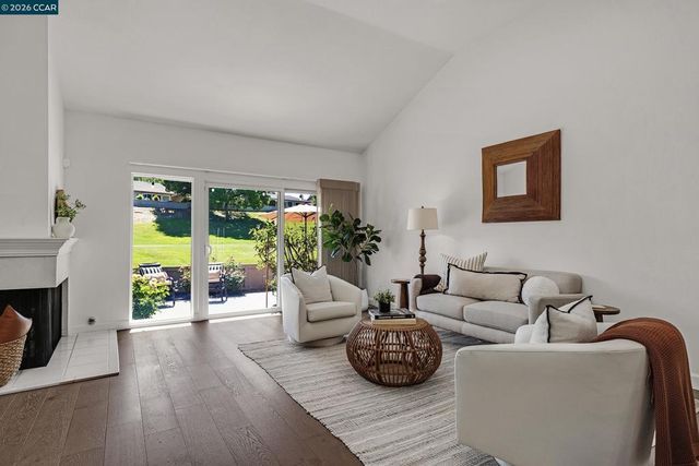 692 Silver Lake Dr, Danville, CA 94526