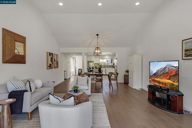 692 Silver Lake Dr, Danville, CA 94526