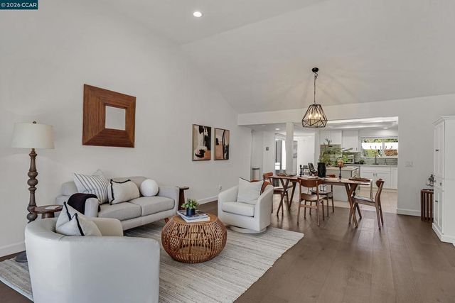 692 Silver Lake Dr, Danville, CA 94526