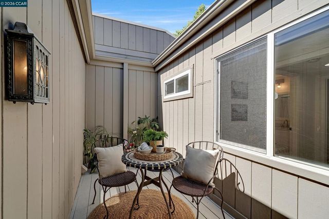 692 Silver Lake Dr, Danville, CA 94526