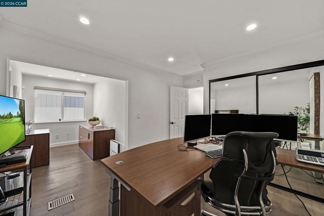 692 Silver Lake Dr, Danville, CA 94526