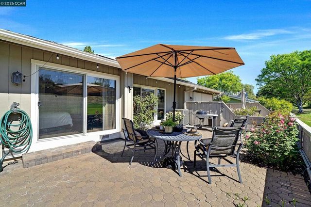 692 Silver Lake Dr, Danville, CA 94526