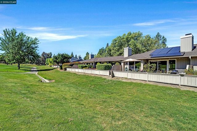 692 Silver Lake Dr, Danville, CA 94526