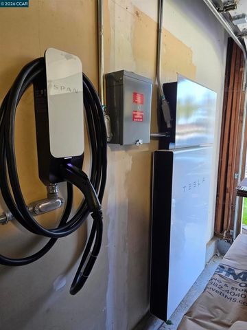 692 Silver Lake Dr, Danville, CA 94526