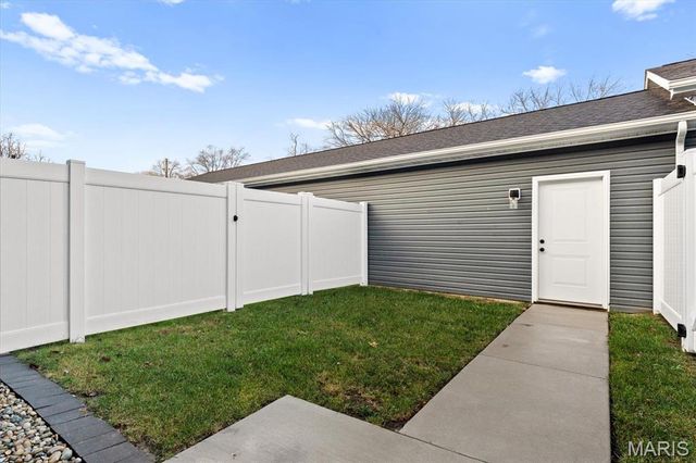 204 W State Street, O'fallon, IL 62269