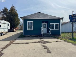 1906 ISLAND Ave, La Grande, OR 97850