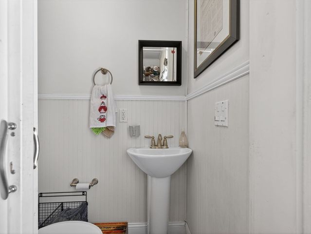 320 Washington St, Winchester, MA 01890