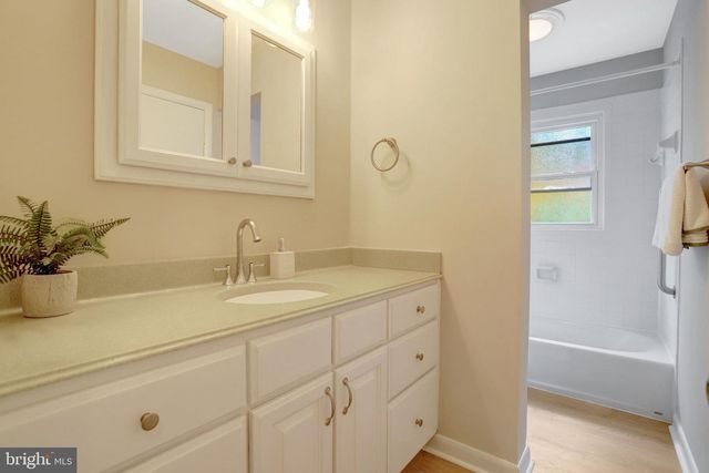 6434 CARRIAGE DR, Alexandria, VA 22310