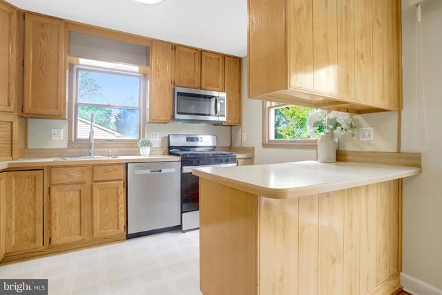 6434 CARRIAGE DR, Alexandria, VA 22310