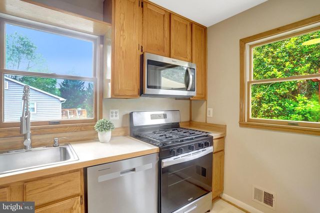 6434 CARRIAGE DR, Alexandria, VA 22310