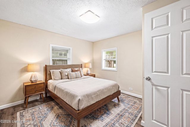 5404 Bruce Ave, Louisville, KY 40214