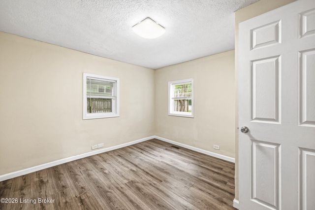 5404 Bruce Ave, Louisville, KY 40214