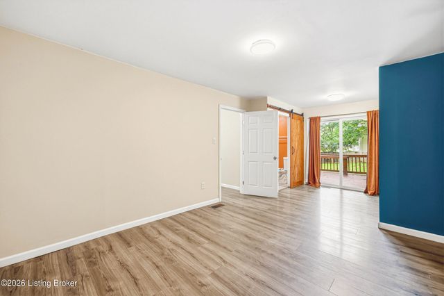 5404 Bruce Ave, Louisville, KY 40214