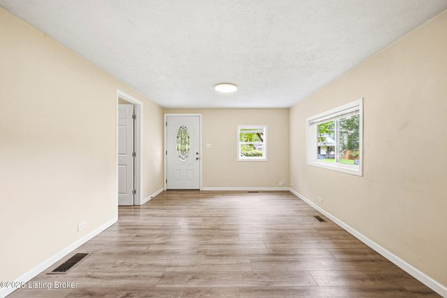 5404 Bruce Ave, Louisville, KY 40214