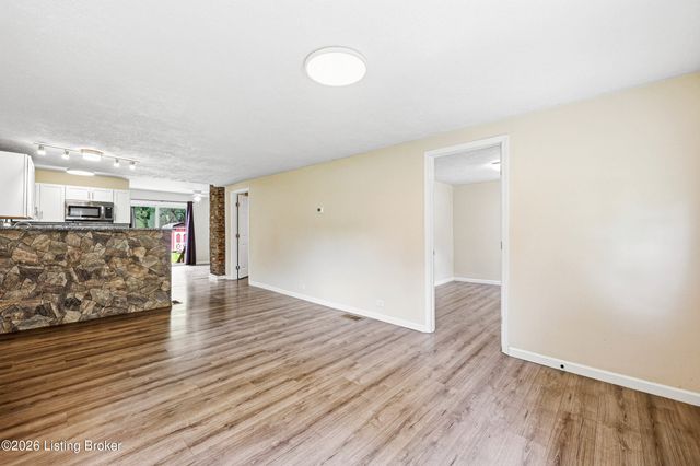 5404 Bruce Ave, Louisville, KY 40214
