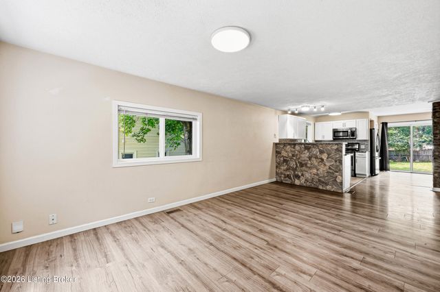 5404 Bruce Ave, Louisville, KY 40214