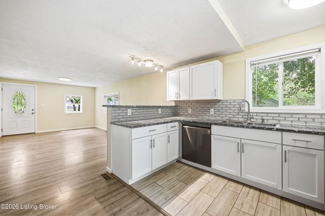 5404 Bruce Ave, Louisville, KY 40214