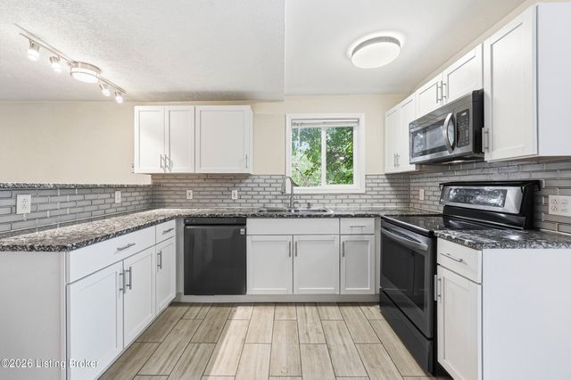 5404 Bruce Ave, Louisville, KY 40214