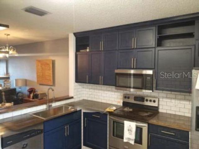 6367 BAYSIDE KEY DRIVE, Tampa, FL 33615