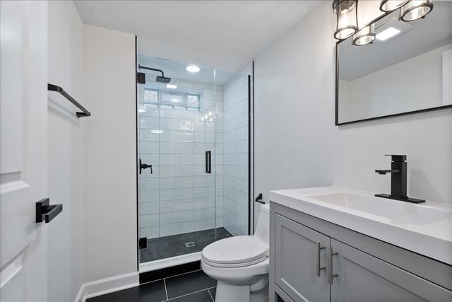 7241 N Mcvicker Avenue, Chicago, IL 60646