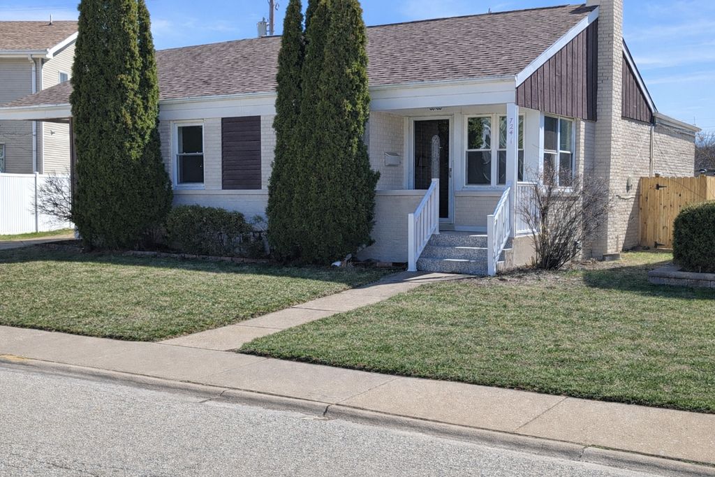 7241 N Mcvicker Avenue, Chicago, IL 60646