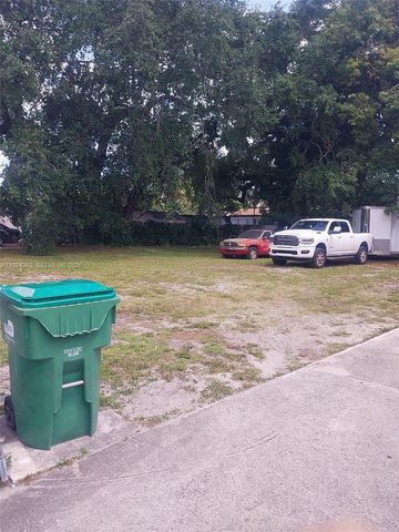 2034 NW 93rd St 0, Miami, FL 33147