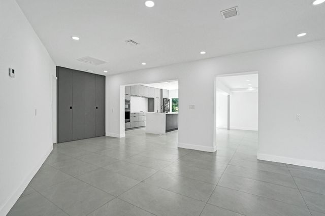 6700 E Tropical Way, Plantation, FL 33317