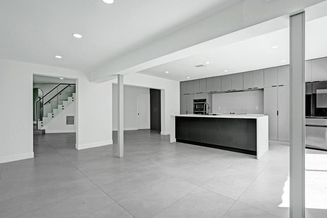 6700 E Tropical Way, Plantation, FL 33317