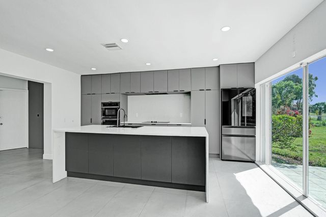 6700 E Tropical Way, Plantation, FL 33317