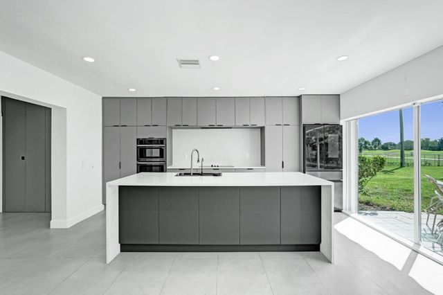 6700 E Tropical Way, Plantation, FL 33317