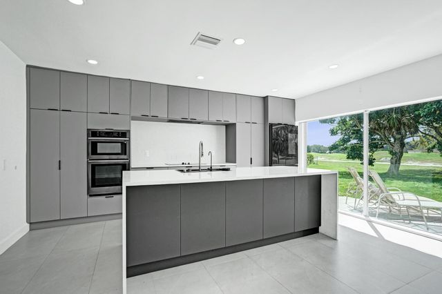 6700 E Tropical Way, Plantation, FL 33317